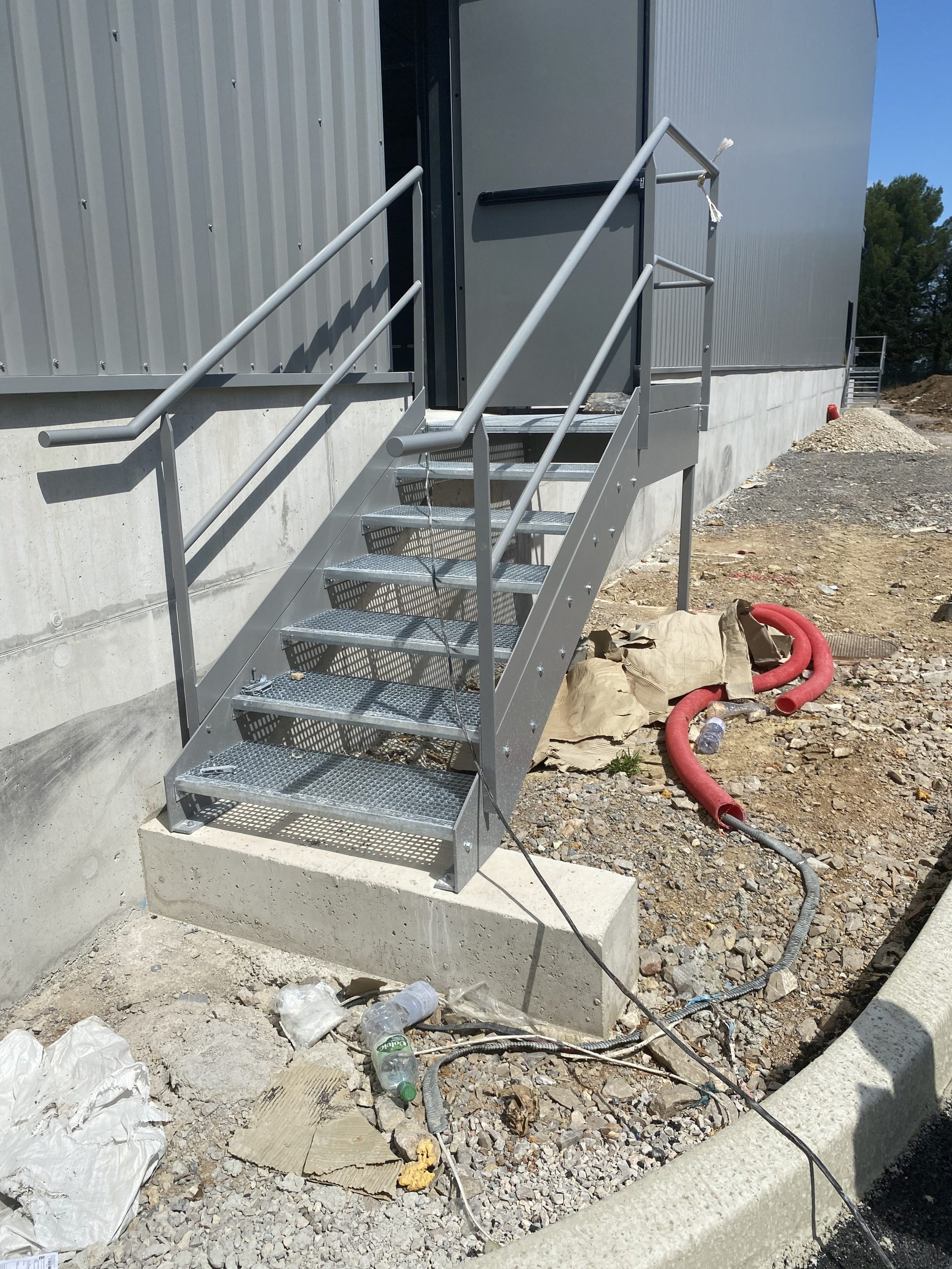 From stairs to railings, we create robust, aesthetic structures adapted to your needs.